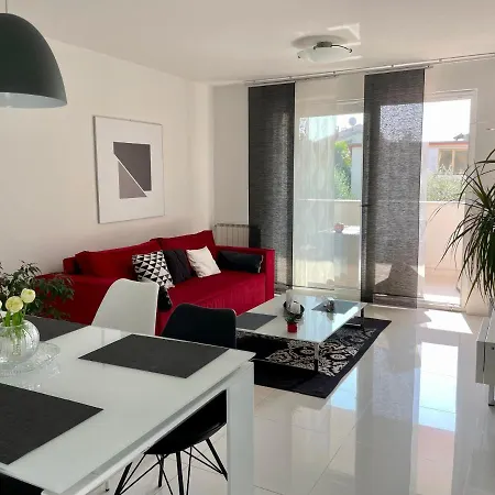 Apartments Bloom Near The Beach Porec Exterior photo